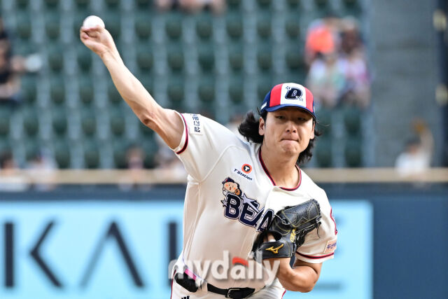29일 서울 잠실야구장에서 열린 '2026 신한 SOL KBO리그' 키움 히어로즈와 두산 베어스 경기. 두산 선발투수 곽빈이 힘차게 투구하고 있다./마이데일리