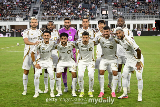 LAFC 선수단이 DC유나이티드와의 2026시즌 MLS 경기를 앞두고 기념촬영을 하고 있다./게티이미지코리아