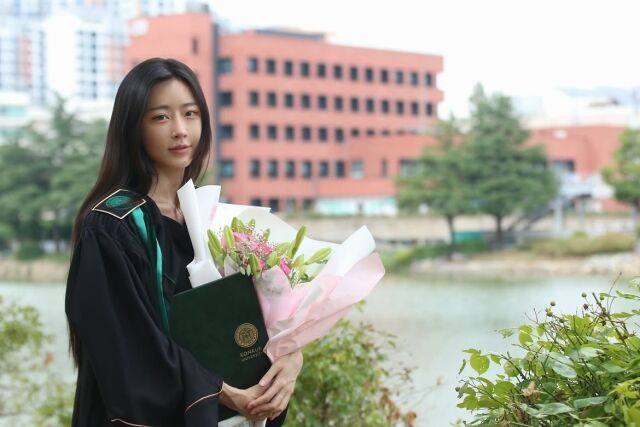 달샤벳 출신 달수빈이 오랜 노력 끝에 대학 졸업장을 품에 안았다. / 달수빈 SNS