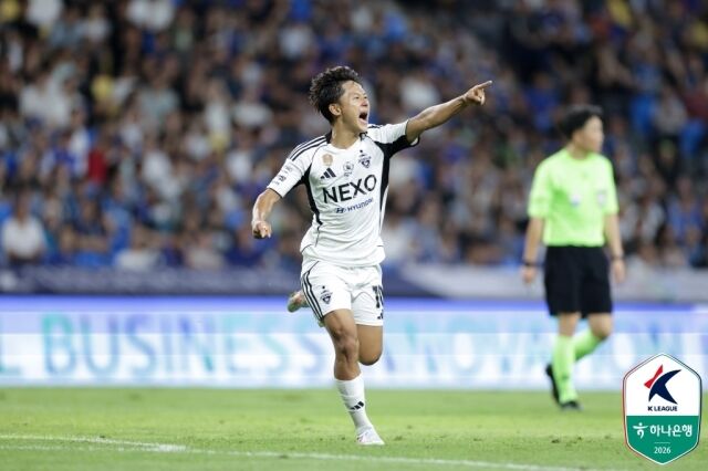 이승우(전북현대)가 30일 인천축구전용경기장에서 열린 하나은행 K리그1 2026 26라운드 인천유나이티드와의 맞대결에서 득점한 뒤 세리머니하고 있다. /한국프로축구연맹 제공
