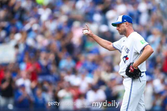 MLB 토론토 막스 슈어저가 31일(한국시각) 열린 시애틀과 홈 경기에 선발 등판해 10탈삼진을 기록, 개인 통산 3535탈삼진으로 부문 역대 통산 9위로 올라섰다./게티이미지코리아