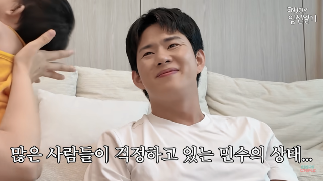 임라라가 남편 손민수의 달라진 외모를 언급하며 피부 관리에 대한 현실적인 조언을 건넸다. / 유튜브 채널 '엔조이 커플'