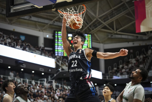여준석이 덩크슛을 하고 있다./FIBA 제공