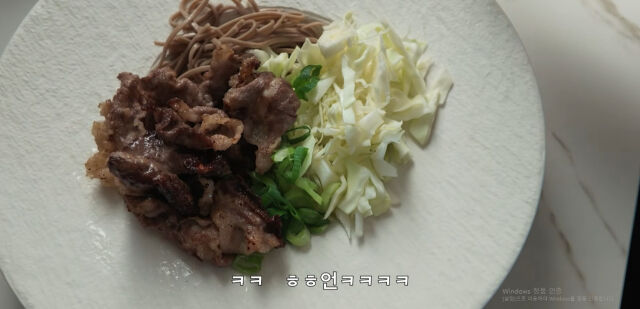 권은비가 직접 만든 식단 / 유튜브 '권은비권응비궈는비궈눈비'