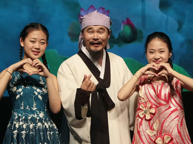 김봉곤은 연예계 두 딸을 위해 서울로 상경했다. / 유튜브 '진소리& ≪김봉곤TV≫'