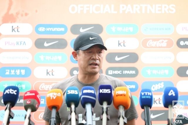 이민성 한국 남자 U23 대표팀 감독이 1일 천안 코리아풋볼파크에서 2026 아이치·나고야 아시안게임에 출전하는 각오를 얘기하고 있다. /대한축구협회 제공