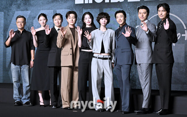 2일 오전 서울 여의도 콘래드호텔에서 진행된 디즈니플러스 '메이드 인 코리아 시즌2' 제작발표회에서 참석자들이 포토타임을 갖고 있다. 우민호 감독, 배우 차희, 노재원, 정성일, 원지안, 서은수, 우도환, 현빈, 정우성. / 송일섭 기자 andlyu@mydaily.co.kr