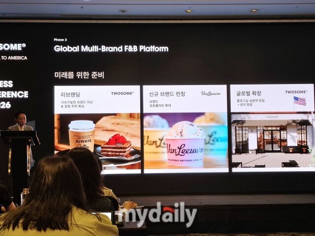 문영주 대표가 리브랜딩, 신규 브랜드 런칭, 미국 진출로 이어지는 '글로벌 멀티브랜드 F&B 플랫폼' 도약 전략을 설명하고 있다. /방금숙 기자