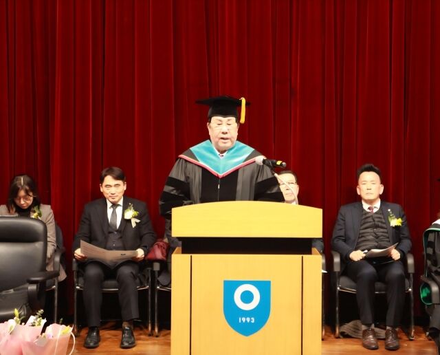 동신교육재단 이사장을 겸하고 있는 우오현 SM그룹 회장. /SM그룹