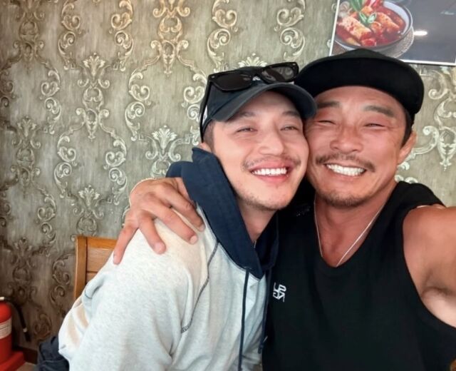 변요한(왼쪽)과 추성훈. /소셜미디어