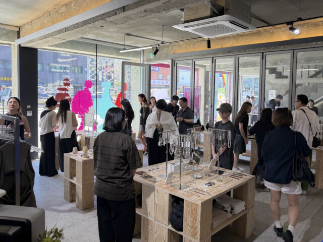 오는 7일까지 글로벌 쇼케이스 ‘싱가포르: 셀렉트’가 서울 성수동에서 열린다. /싱가포르패션협회