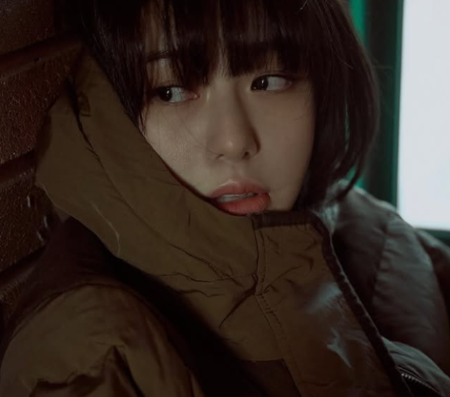 권민아는 4일 자신의 소셜미디어(SNS)를 통해 "가족은 뭘까. 저에게는 어머님만 결국 가족이란 존재로 남았다. 그것도 최근에 제 생각정리 끝에 말이다"라는 문장으로 시작하는 긴 글을 게재했다. /권민아 소셜미디어