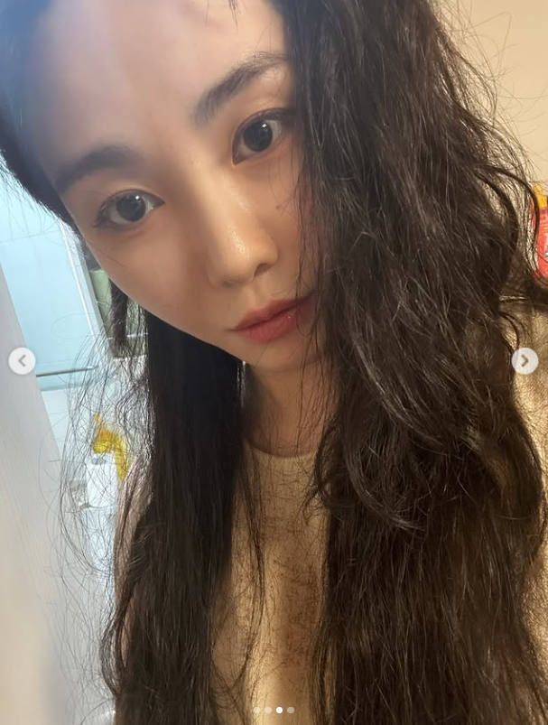 그룹 AOA 출신 권민아가 친언니를 상대로 억대 금전 피해를 주장하며 사과가 없을 시 법적 조치를 취하겠다고 경고했다./권민아 소셜미디어