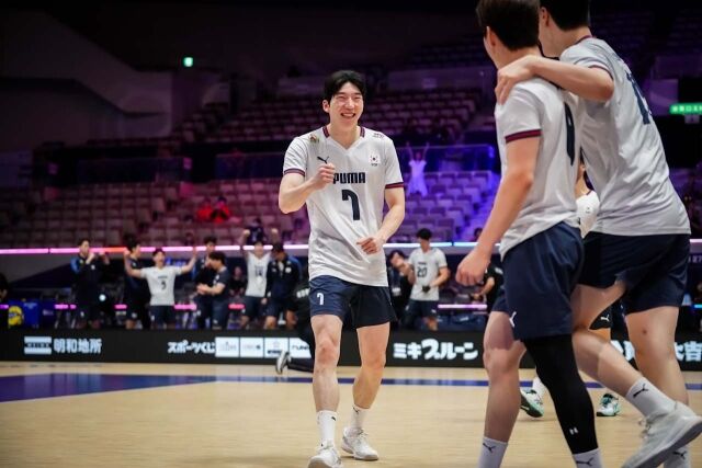 남자배구대표팀 허수봉이 득점 후 기뻐하고 있다./AVC