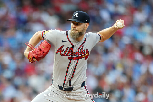 MLB 애틀랜타 크리스 세일이 5일(한국시각) 열린 필라델피아와 원정 경기에 선발 등판해 6이닝 2실점하며 승리투수가 됐다. 그는 시즌 14승째(9패)를 올렸다./게티이미지코리아