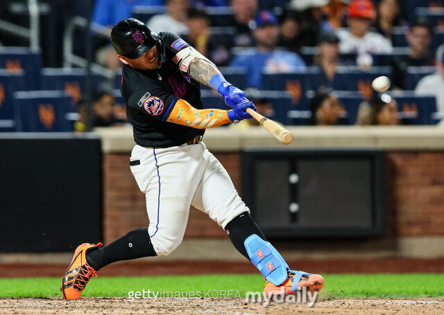 MLB 뉴욕 메츠 프란시스코 알바레스는 5일(한국시각) 열린 샌프란시스코와 홈 경기에서 2홈런을 쳐 소속팀의 10-6 승리에 힘을 실었다./게티이미지코리아