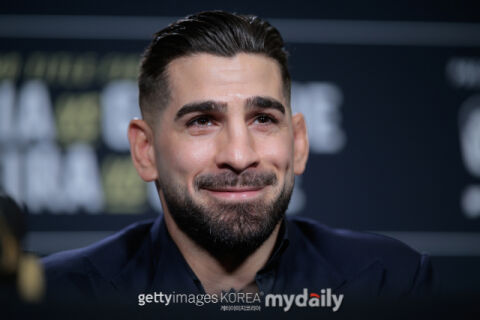 "항상 지는 것을 두려워하지 않아야 한다!" UFC 前 챔피언 토푸리아, 패배 후 첫 심경 고백