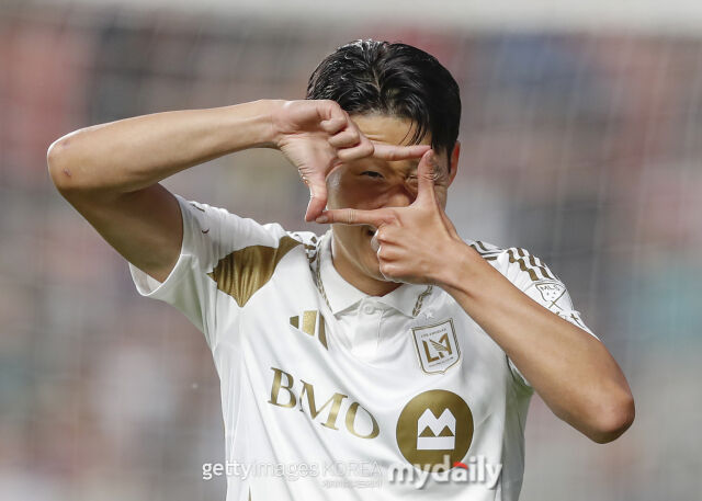 손흥민(LAFC)이 6일(한국시각) 미국 유타주 샌디의 아메리카 퍼스트 필드에서 열린 2026 메이저리그사커(MLS) 23라운드 레알 솔트레이크와의 맞대결에서 1골 1도움을 기록했다. 지난 시즌 솔트레이크를 상대로 득점한 뒤 세리머니하고 있는 손흥민. /게티이미지코리아