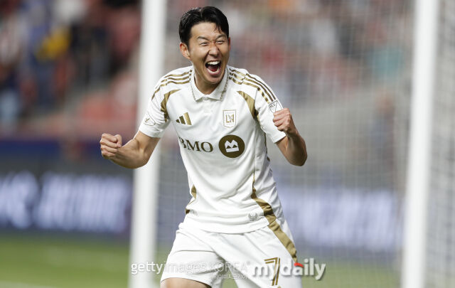 손흥민(LAFC)이 6일(한국시각) 미국 유타주 샌디의 아메리카 퍼스트 필드에서 열린 2026 메이저리그사커(MLS) 23라운드 레알 솔트레이크와의 맞대결에서 1골 1도움을 기록했다. 지난 시즌 솔트레이크를 상대로 득점한 뒤 세리머니하고 있는 손흥민. /게티이미지코리아