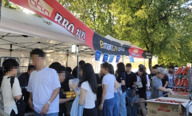 이마트24 불꽃놀이 축제 임시매장. /이마트24