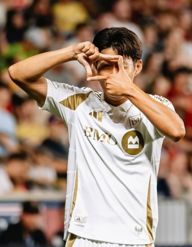 손흥민이 솔트레이크와의 2026시즌 MLS 24라운드에서 골세리머니를 하고 있다./LAFC