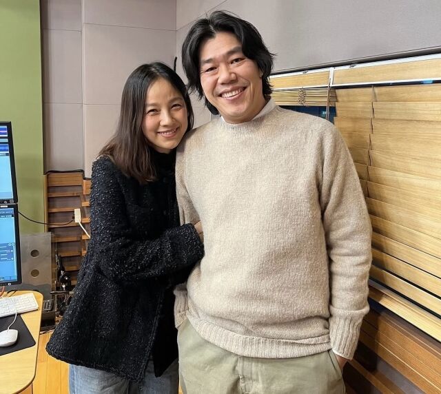 MBC 라디오룸에서 이효리(왼쪽)와 이상순 /소셜미디어