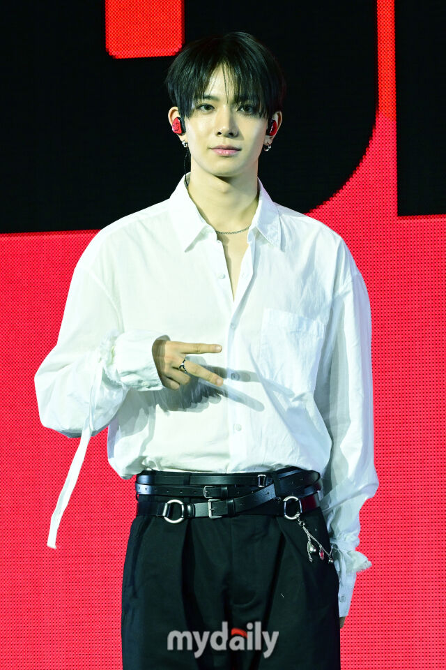 2026년 9월 7일 오후 서울 경희대학교 평화의전당에서 진행된 에반(EVAN) 미니 1집 ‘DEATH OF ME’ 발매 기념 미디어 쇼케이스에서 에반이 포즈를 취하고 있다. / 곽경훈 기자 (kphoto@mydaily.co.kr)