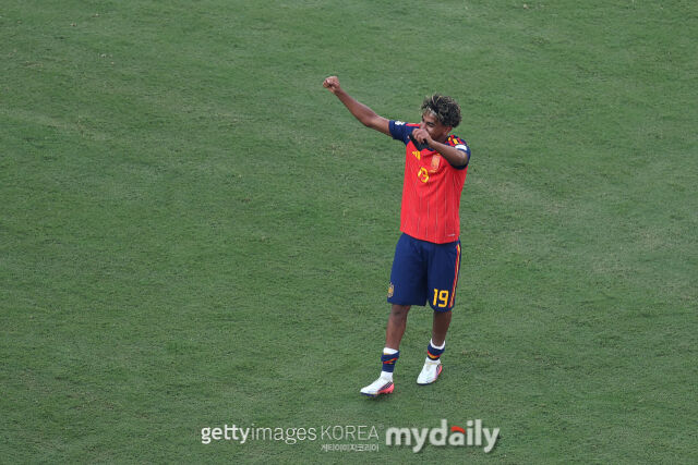 야말이 7월 20일 아르헨티나와 2026 북중미 월드컵 결승전에서 1-0으로 승리한 후 기뻐하고 있다. /게티이미지코리아