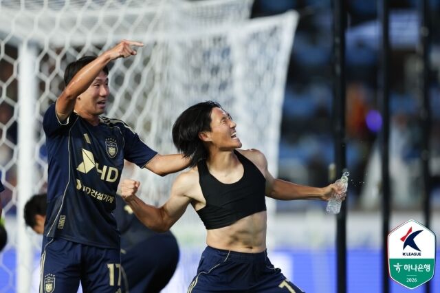 울산 HD 심상민이 8일 울산문수축구경기장에서 열린 FC서울과의 하나은행 K리그1 2026 28라운드 홈 경기에서 득점한 뒤 세레머니를 하고 있다./프로축구연맹 제공