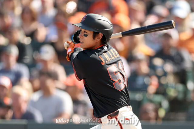 MLB 샌프란시스코에서 뛰고 있는 이정후가 9일(한국시각) 열린 세인트루이스와 홈 경기 7회말 대타로 나왔으나 잘 맞은 타구가 야수 정면으로 가 중견수 직선타로 아웃됐다./게티이미지코리아