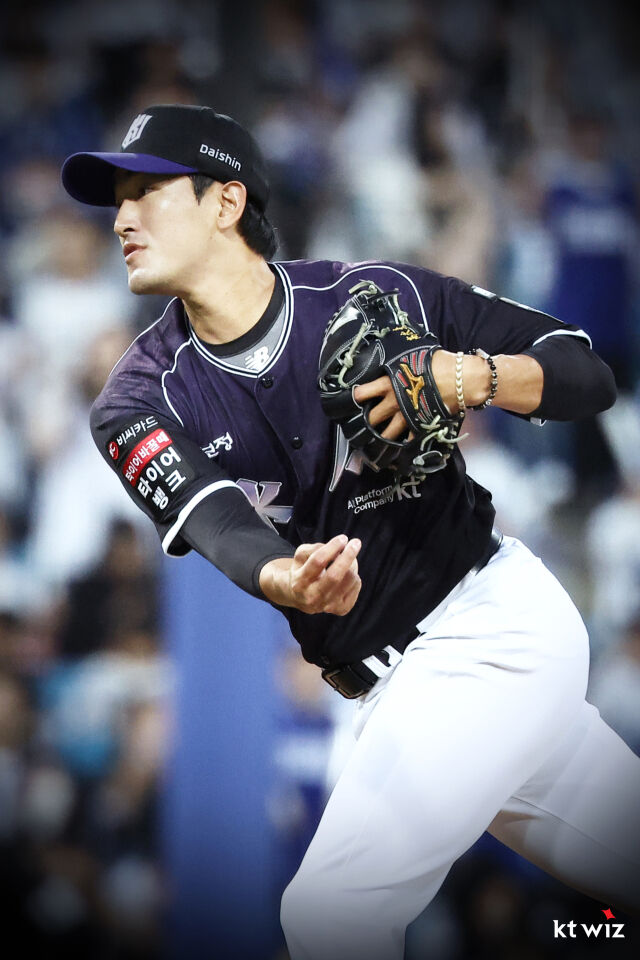 고영표가 9월 9일 대구 삼성 라이온즈파크에서 열린 삼성 라이온즈전 공을 던지고 있다./KT 위즈 제공