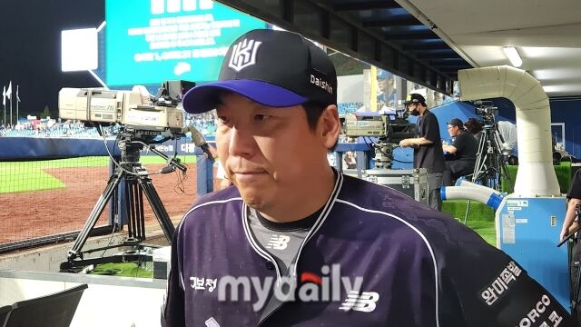 김현수가 9월 9일 대구 삼성 라이온즈파크에서 열린 삼성 라이온즈전을 끝내고 수훈선수 인터뷰를 하고 있다./대구=김경현 기자