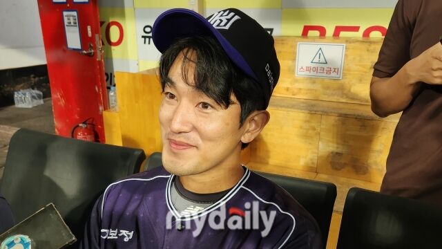 고영표가 9월 9일 대구 삼성 라이온즈파크에서 열린 삼성 라이온즈전을 끝내고 수훈선수 인터뷰를 하고 있다./대구=김경현 기자