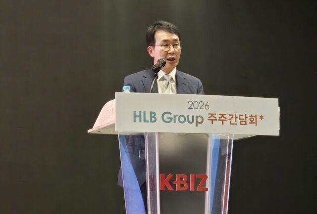 진양곤 HLB그룹 의장이 지난 4월 열린 2026 HLB 통합 주주 간담회’에서 주주질의에 답변하고 있다. /HLB그룹