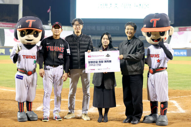 LG 트윈스 오지환이 보건복지부 장관 표창을 수상한다./LG 트윈스