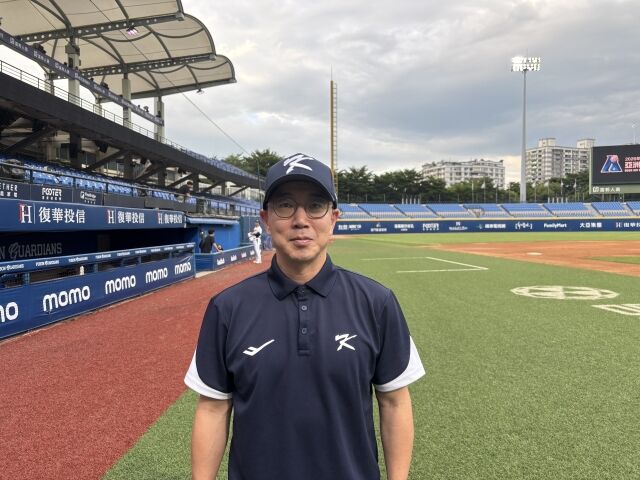 송병준 대한야구소프트볼협회 부회장이 지난 8일 대만 신베이 신장구장에서 열린 제14회 아시아청소년야구선수권 조별리그 2차전 싱가포르전을 앞두고 인터뷰하고 있다./공동취재단