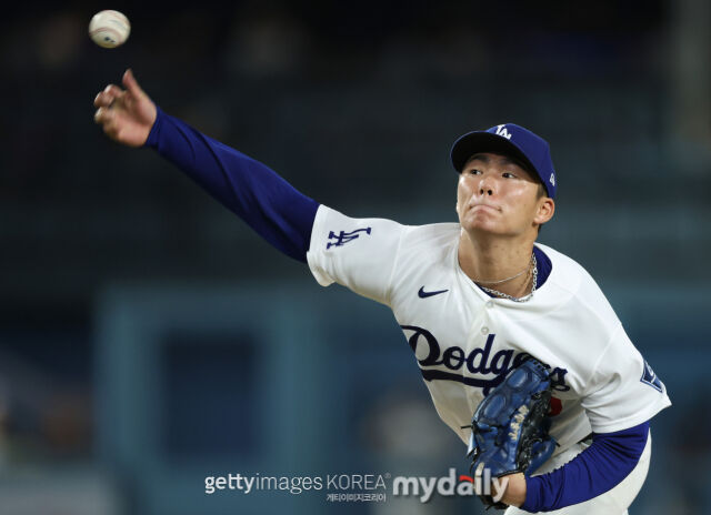 야마모토가 10일 신시내티와 경기에서 공을 뿌리고 있다. /게티이미지코리아
