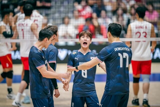 한국 남자배구 대표팀의 주전 세터 한태준이 10일 일본 기타큐슈시립체육관에서 열린 2026 아시아선수권 중국과 8강전에서 환호하고 있다./AVC 제공