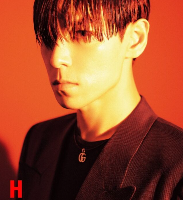 그룹 빅뱅 출신 가수 탑(T.O.P)이 데뷔 20년 만에 나선 첫 솔로 아시아 투어에서 돌발 변수를 맞았다. 자카르타 공연을 불과 9일 앞두고 행사를 돌연 취소해 현지 팬들에게 큰 충격을 안겼다./ 하이스노바이어티 재팬(Highsnobiety Japan)