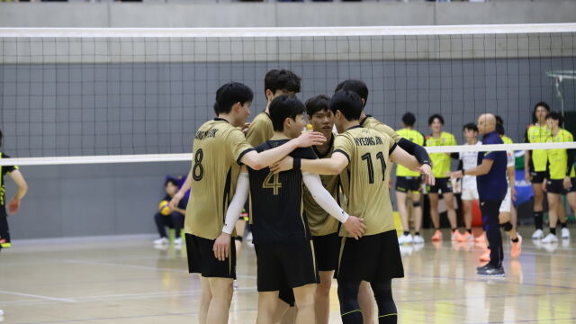 KB손해보험이 연습경기를 소화하고 있다./KB손해보험