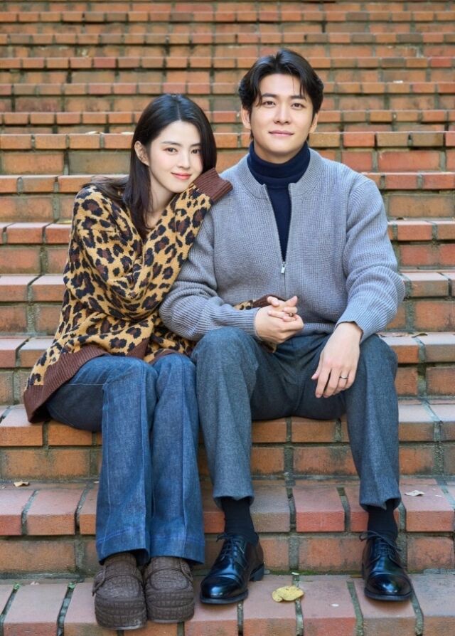 한소희, 강태오가 '인턴'에서 부부 호흡을 맞춘다. / 워너브러더스코리아㈜, Blue17