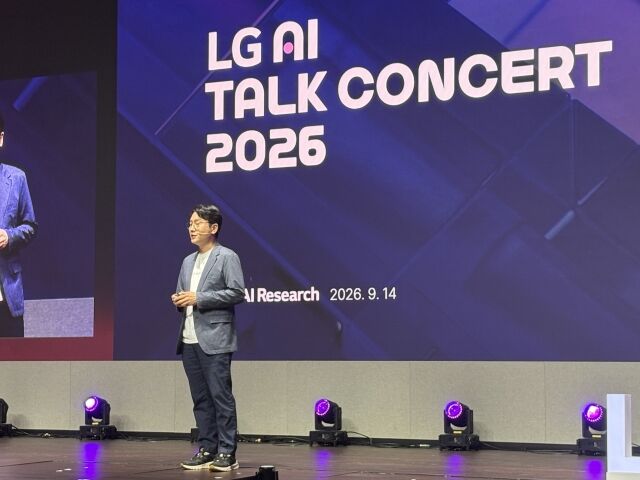 임우형 LG AI연구원 공동 연구원장이 14일 서울 마곡 LG사이언스파크에서 열린 ‘LG AI 토크 콘서트 2026’에서 발표하고 있다. /박성규 기자