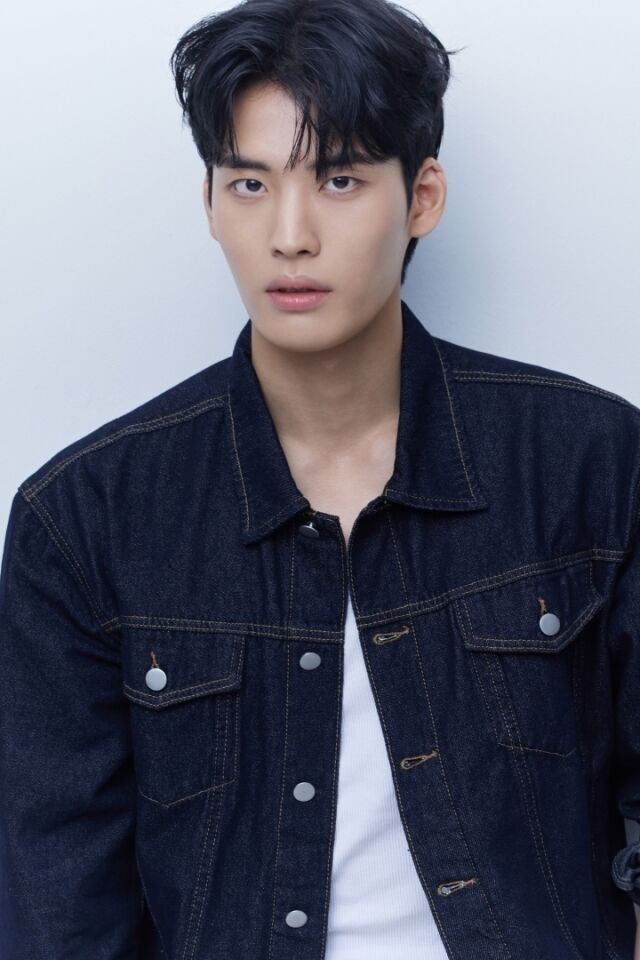 배우 하정훈./배우를품다