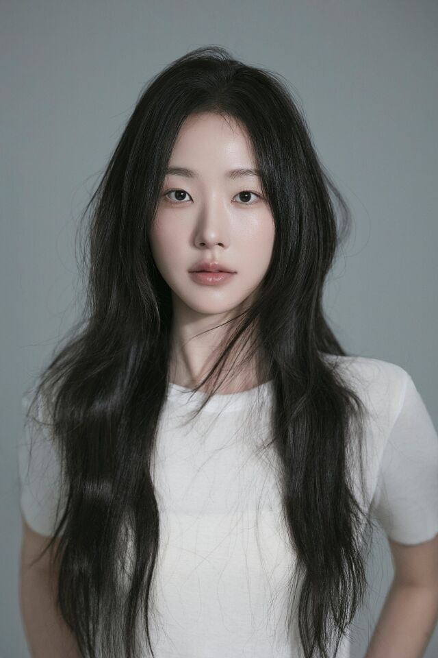 두산 베어스는 오는 16일 잠실구장에서 열리는 삼성 라이온즈와 홈 경기 시구자로 배우 채원빈을 초청했다./두산 베어스 제공