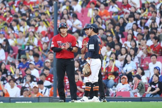 KIA 타이거즈 나성범이 13일 광주 KIA챔피언스필드에서 열린 한화 이글스와의 홈 경기서 출루 후 주루를 준비하고 있다./KIA 타이거즈 제공