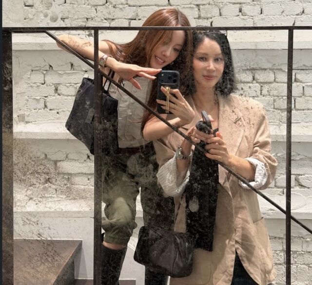 효민(왼쪽)과 고소영 /소셜미디어