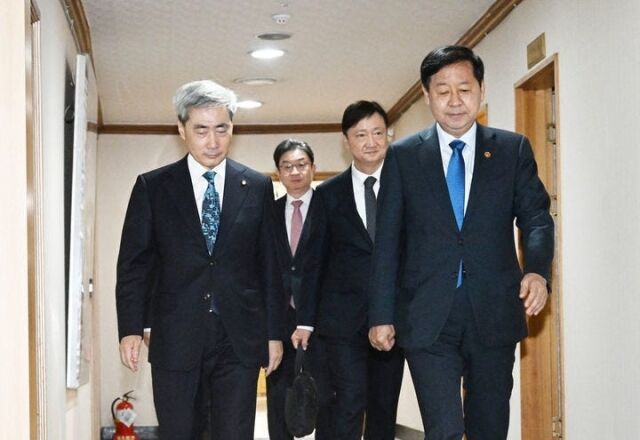 왼쪽부터 신현송 한국은행 총재, 이억원 금융위원장, 이찬진 금융감독원장, 구윤철 부총리 겸 재정경제부 장관. /사진=재정경제부