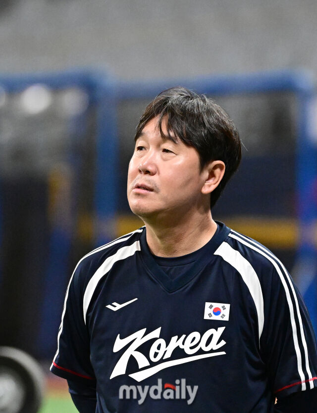 2026년 9월 17일 오전 서울 고척스카이돔에서 열린 '2026 아이치 나고야 아시안게임' 야구대표팀 평가전, 대한민국과 상무의 경기. 류지현 감독이 생각에 잠겨있다./마이데일리