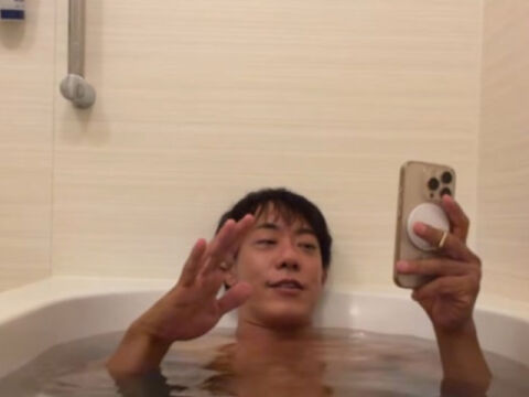 "17년 동안 하루 30분만 잤다" 25만 유튜버, 생방송 중 코 골아 '비난'