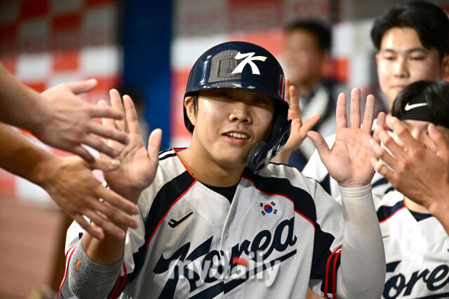 2026년 9월 17일 오전 서울 고척스카이돔에서 열린 '2026 아이치 나고야 아시안게임' 야구대표팀 평가전, 대한민국과 상무의 경기. 3루 주자 박준순이 2회말 1사 3루서 조형우의 희생타 때 홈을 밟고 기뻐하고 있다./마이데일리
